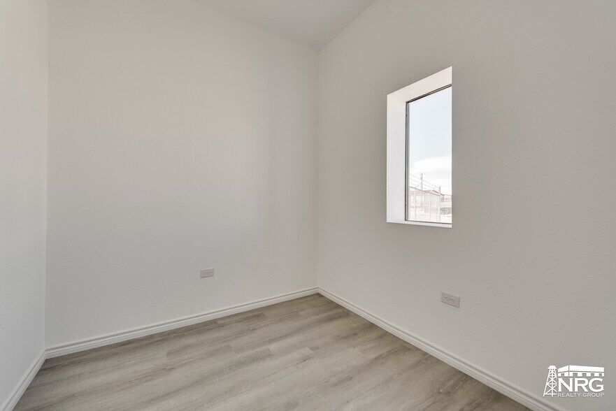 More Photos Of 310 Zeus Ln, Odessa Warehouse For Lease