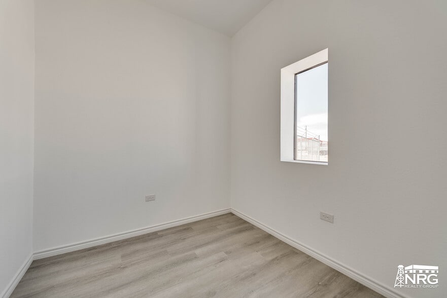 More Photos Of 310 Zeus Ln, Odessa Warehouse For Sale