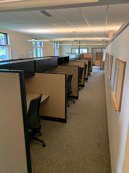 More Photos Of 905-909 S Taylor Dr, Sheboygan Office For Lease