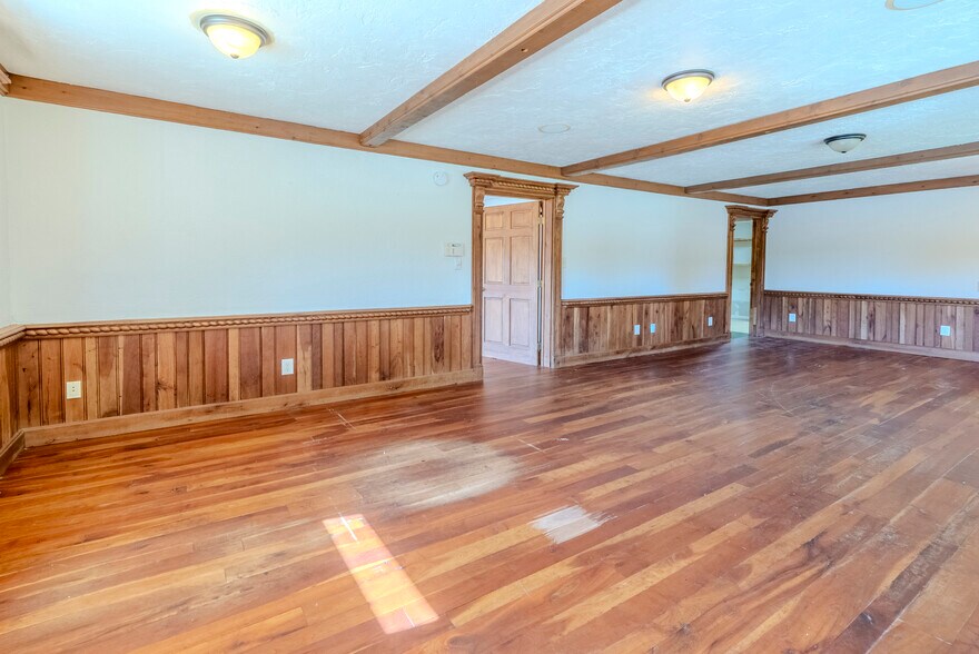 More Photos Of 8356 Sylva Rd, Franklin Office For Sale