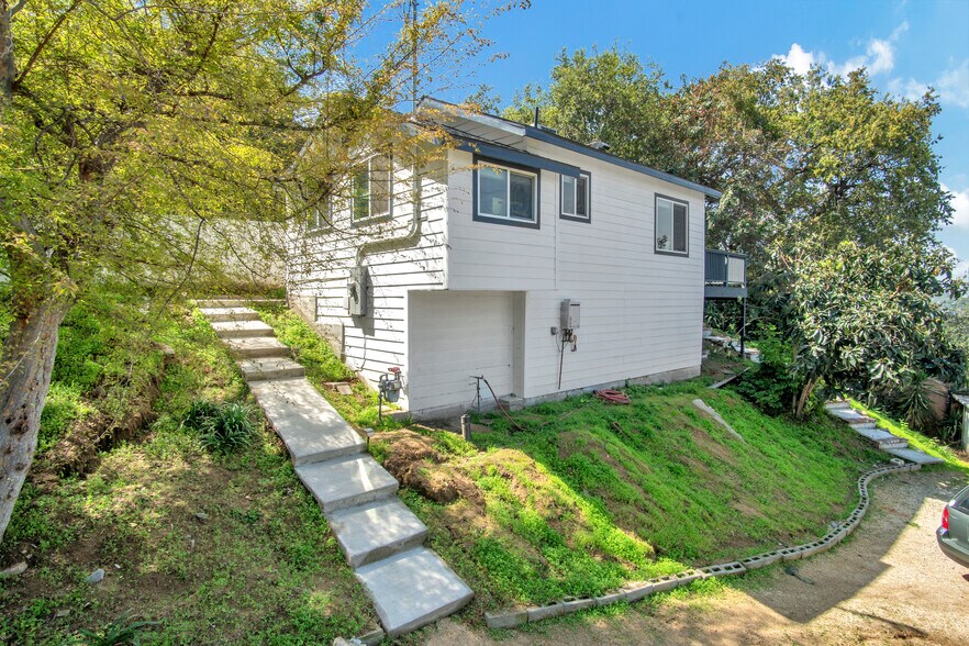 More Photos Of 1182 Oak Grove Dr, Los Angeles Apartments For Sale