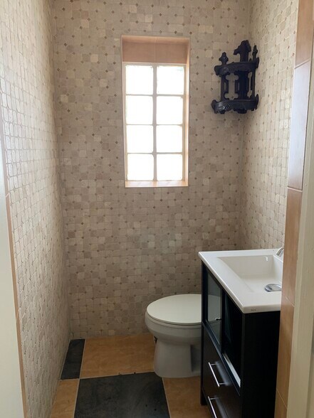 More Photos Of 19-33 N Federal Hwy, Dania Freestanding For Sale