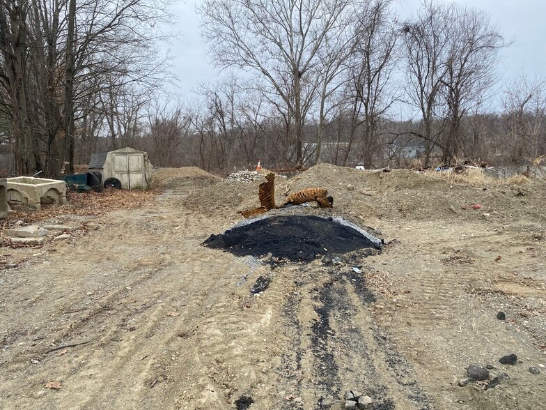 More Photos Of 137 Overlook Rd, Poughkeepsie Warehouse For Lease