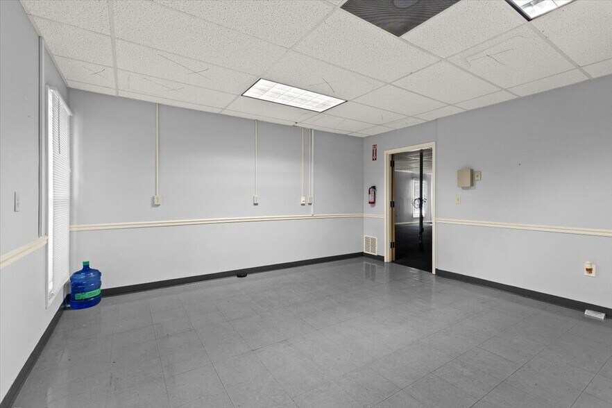 More Photos Of 617 Mulberry St, Elizabethtown Office For Sale