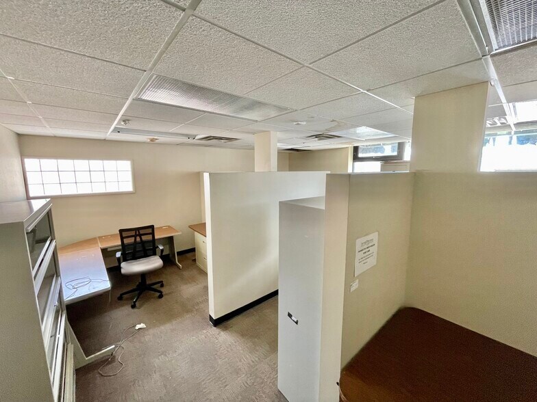 More Photos Of 120 16 1/2 St, Rock Island Office For Sale