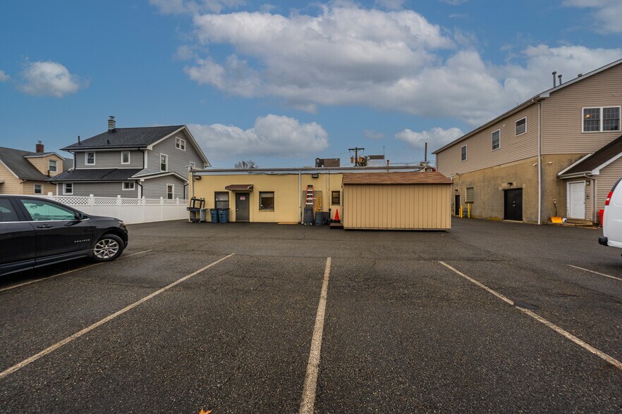 More Photos Of 277 W Clay Ave, Roselle Park Office For Sale