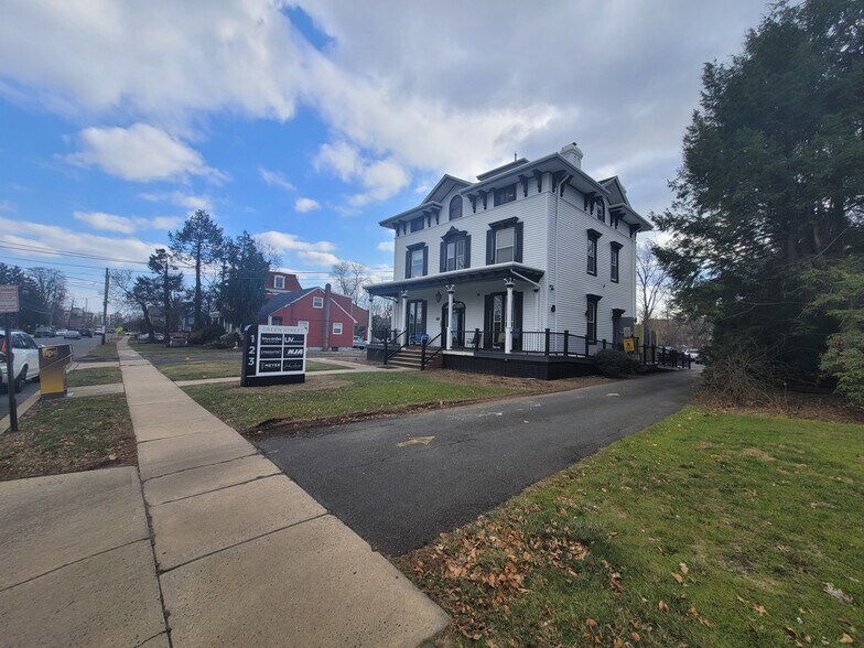 123 Green St, Woodbridge, NJ 07095 Office For Lease
