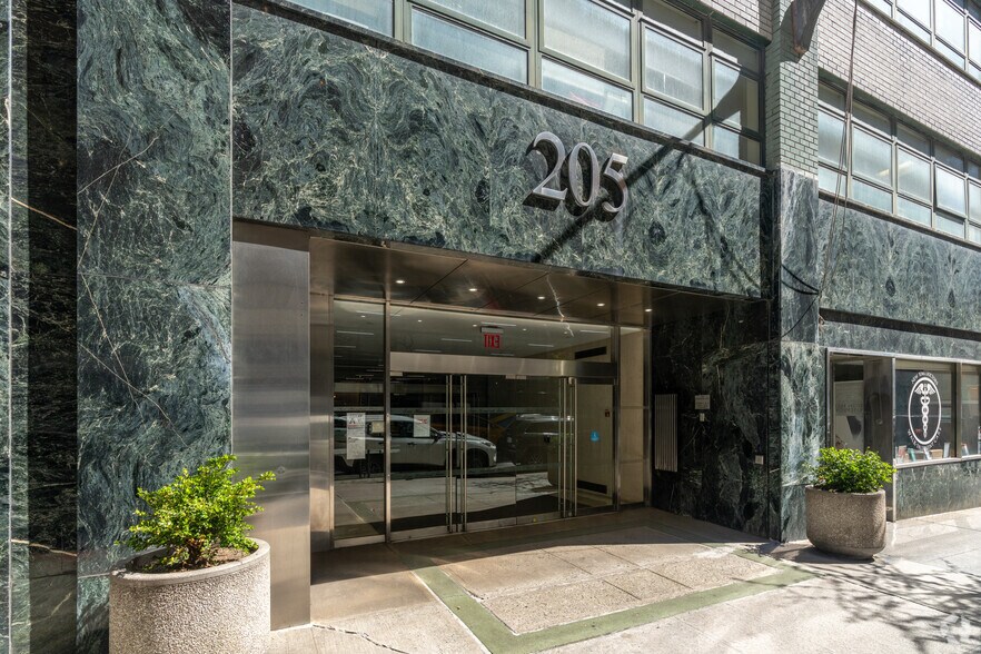 More Photos Of 205 Lexington Ave, New York Office For Lease