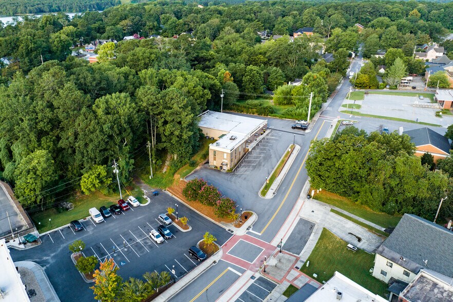 More Photos Of 4421-4439 Carnes St, Acworth Office For Sale
