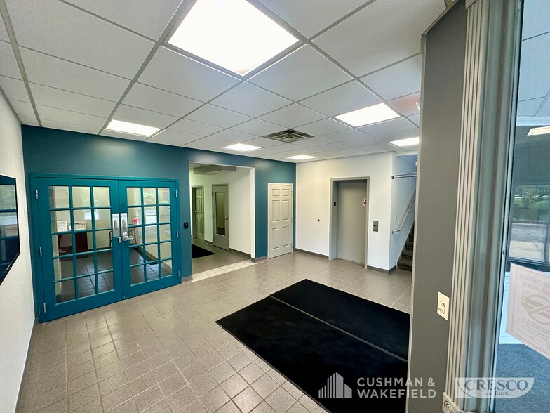 More Photos Of 2351 Edison Blvd, Twinsburg Office For Sale