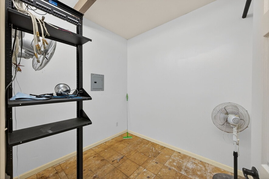 More Photos Of 20 S Linden Ave, South San Francisco Warehouse For Sale