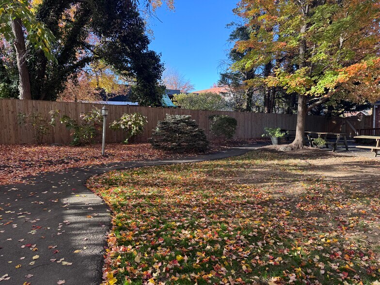 More Photos Of 7217 Poplar St, Annandale Office Residential For Sale