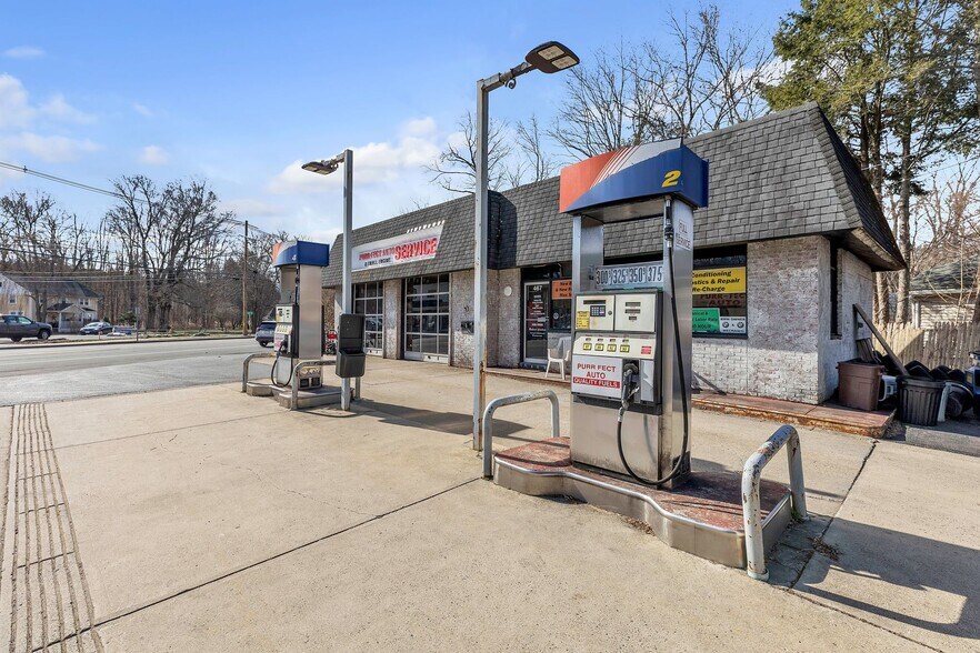 More Photos Of 467 Main St, Wilbraham Service Station For Sale