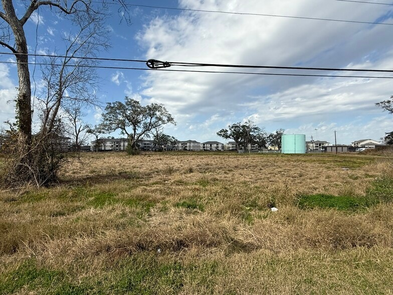 More Photos Of 105 Creekwood Landing Dr, Richwood Self Storage For Sale
