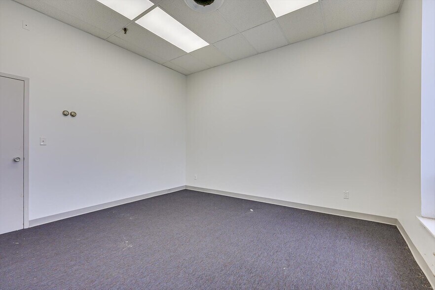 More Photos Of 3461 S Clinton Ave, South Plainfield Manufacturing For Lease