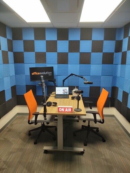 More Photos Of 801-803 W Big Beaver Rd, Troy Office For Lease