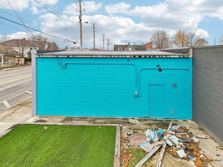 More Photos Of 200 S State Ave, Indianapolis Flex For Sale
