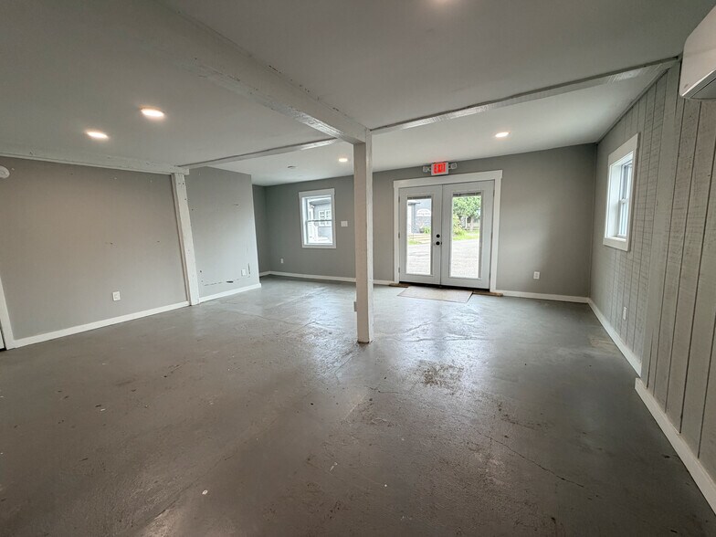 More Photos Of 5761 Lower York Rd, New Hope Storefront Retail Residential For Lease