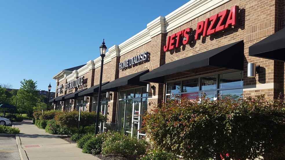 More Photos Of 1837 W Irving Park Rd, Schaumburg Storefront For Sale