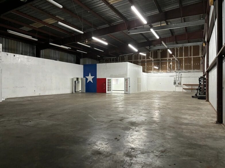 More Photos Of 1331 E Broadway St, Pearland Unknown For Lease