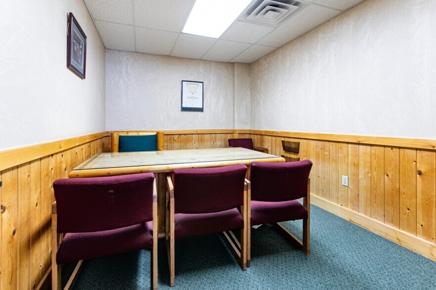 More Photos Of 562 S State St, Clearfield Auto Dealership For Sale