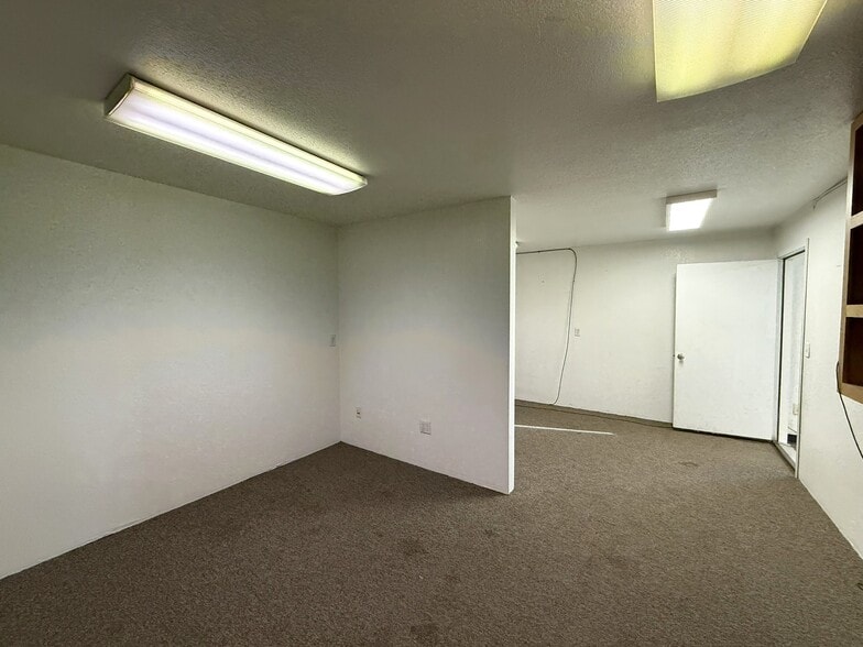 More Photos Of 3344 Washburn Way, Klamath Falls Warehouse For Lease