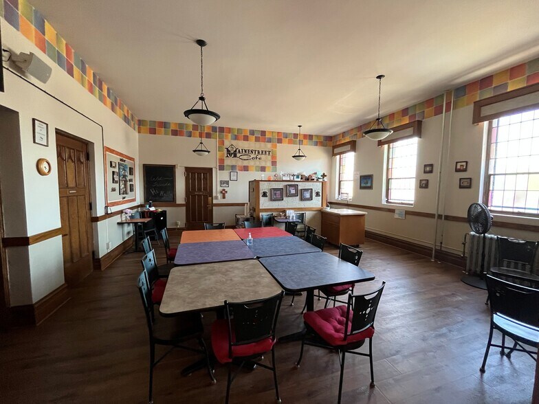 More Photos Of 308 Main St, Johnson City Specialty For Sale