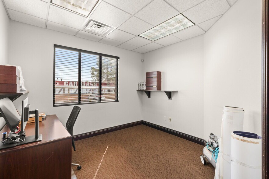 More Photos Of 7830 W Sahara Ave, Las Vegas Office For Sale