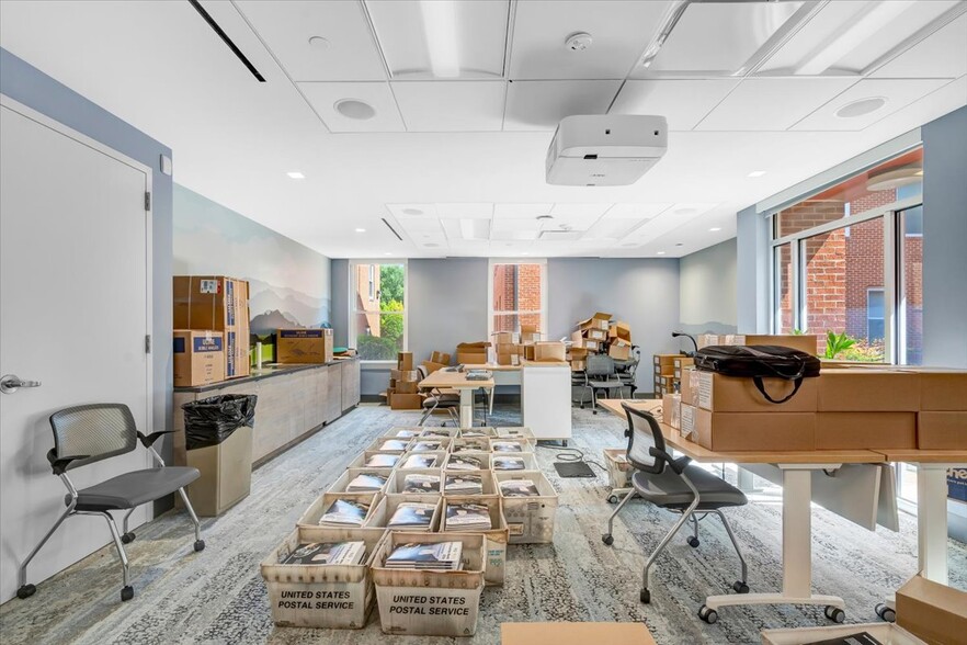 More Photos Of 4220 King St, Alexandria Office For Sale