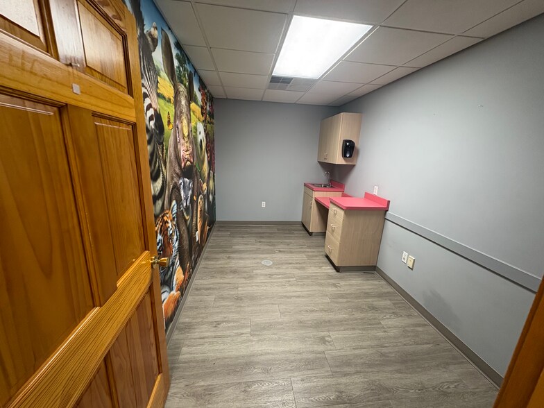 More Photos Of 166 Washington Ave, Batavia Office For Lease