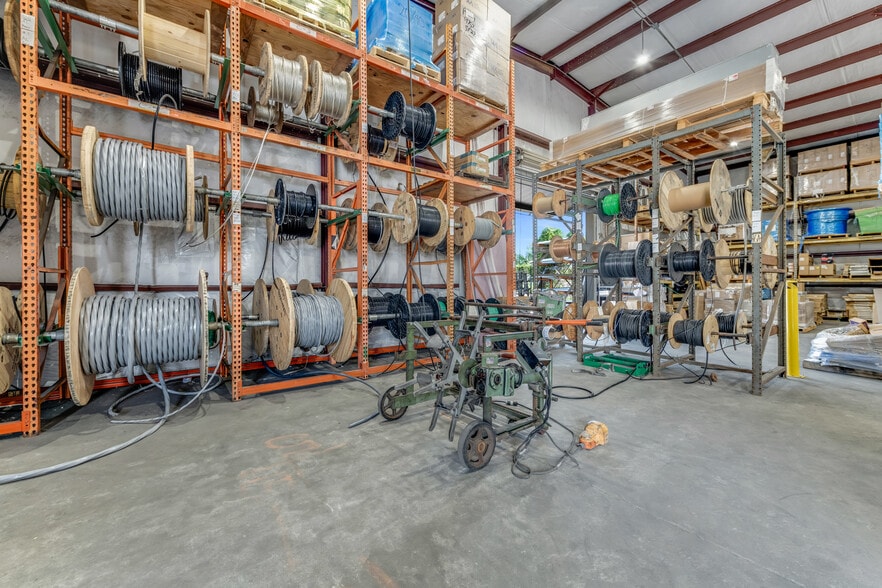 More Photos Of 809 Swift St, Daytona Beach Warehouse For Lease