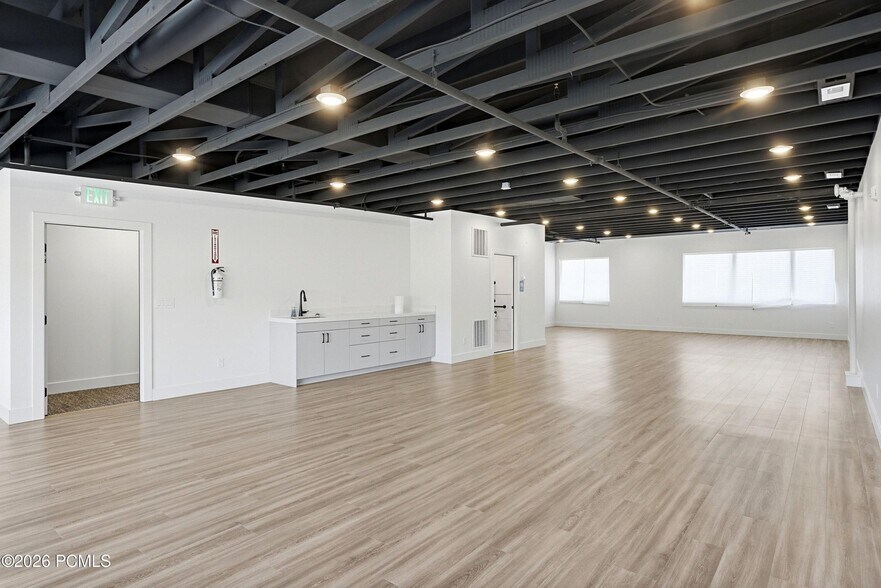 More Photos Of 4518 Forestdale Dr, Park City Office Residential For Lease