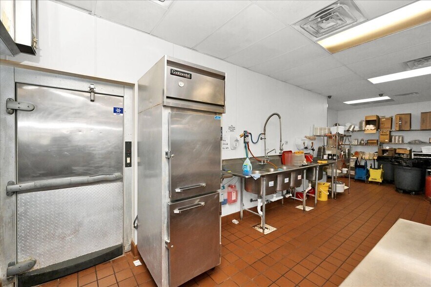 More Photos Of 812 Main St NE, Hanceville Fast Food For Sale