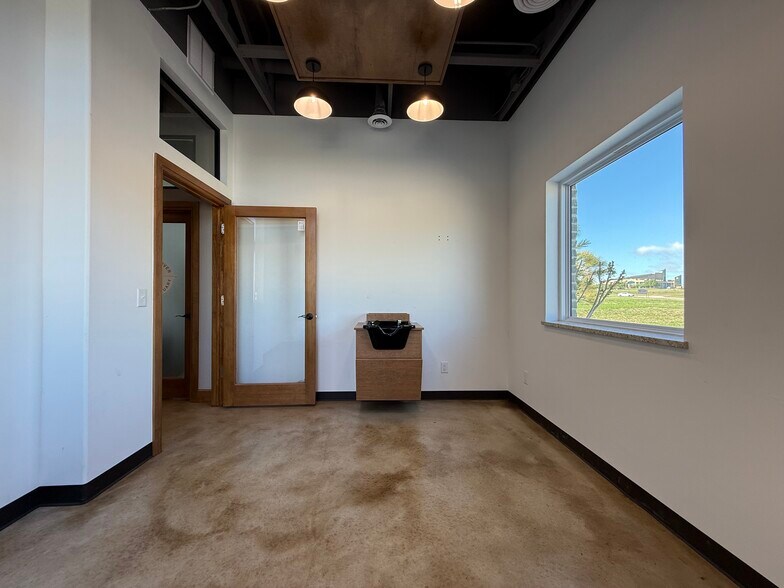 More Photos Of 8100 Silver Crossing Xing, Oklahoma City Coworking Space