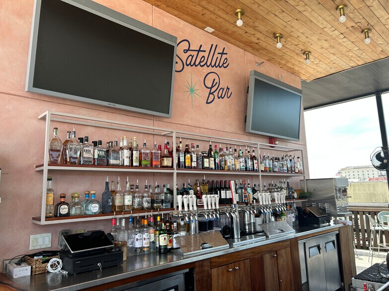 More Photos Of 495 King St, Charleston Storefront For Sale