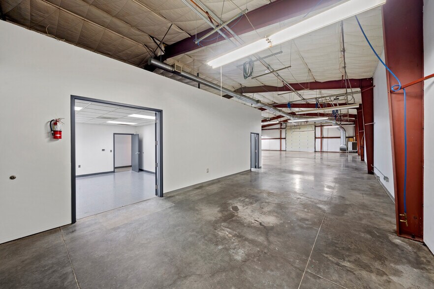 More Photos Of 13735 SW Galbreath Dr, Sherwood Warehouse For Lease