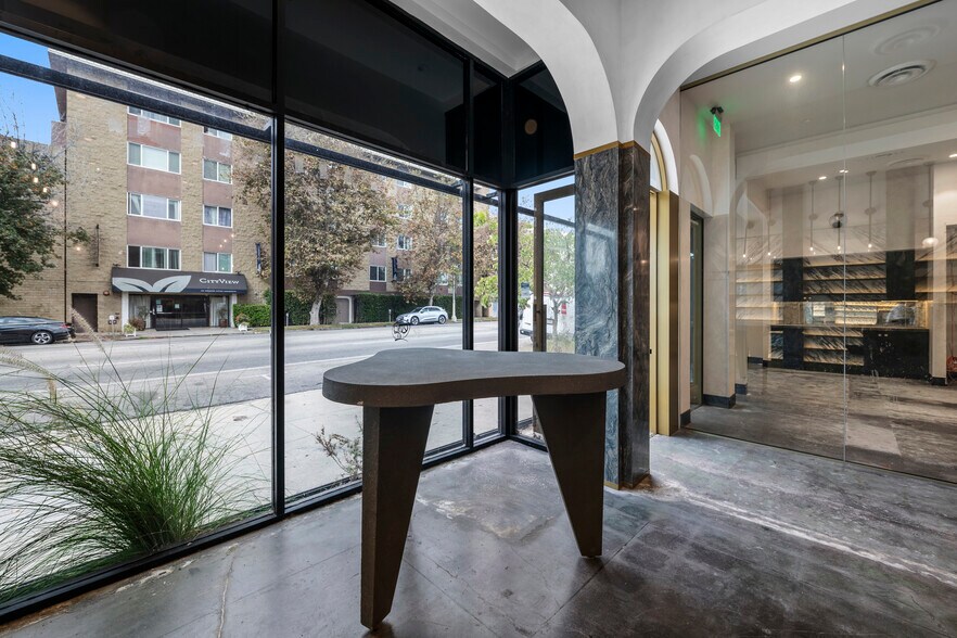More Photos Of 516-518 N La Brea Ave, Los Angeles Storefront Retail Office For Sale