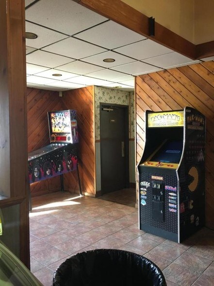 More Photos Of 59 S Wyoming Ave, Edwardsville Freestanding For Lease