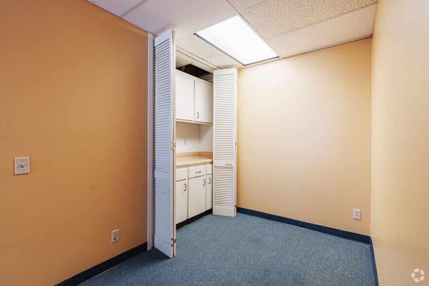 More Photos Of 200 New Stine Rd, Bakersfield Office For Lease