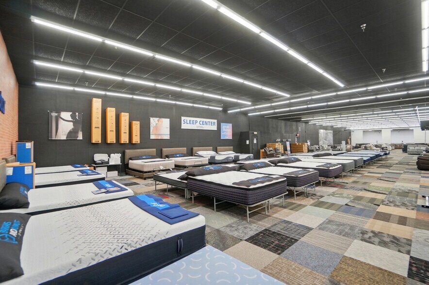 More Photos Of 50 Eswin St, Cincinnati Freestanding For Sale