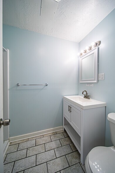 More Photos Of 5225 Old Lake Rd, Geneva Hotel For Sale