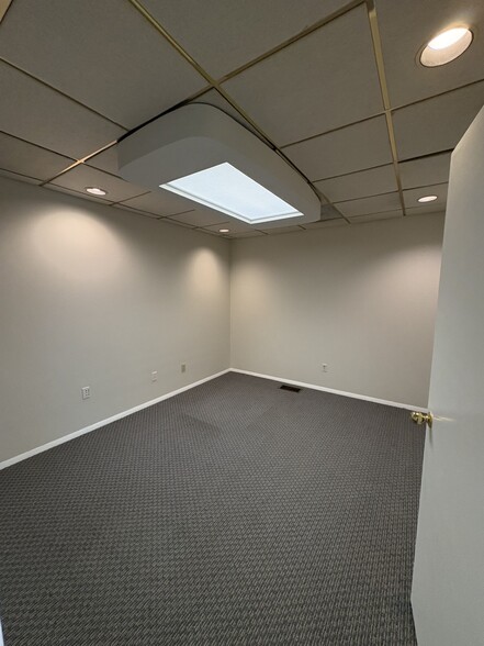 More Photos Of 44 Broadway, Greenlawn Office For Lease