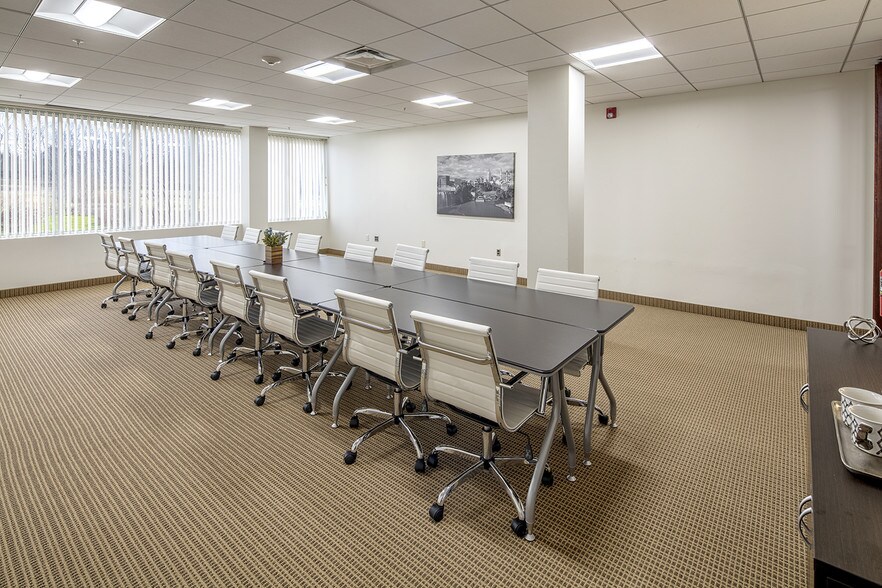 More Photos Of 345 Woodcliff Dr, Fairport Medical For Lease