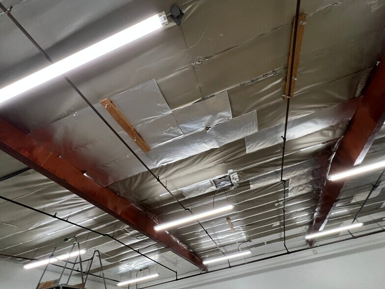 More Photos Of 5436 Cleon Ave, North Hollywood Warehouse For Lease