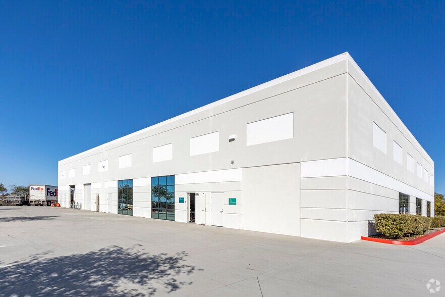 More Photos Of 9810 Summers Ridge Rd, San Diego Research And Development For Lease