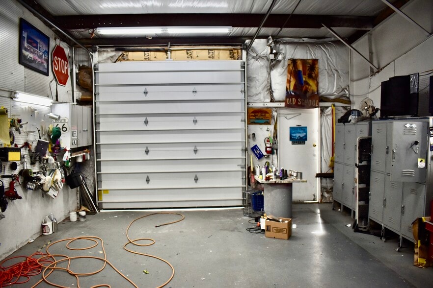 More Photos Of 831-841 Industrial Dr, Yukon Light Manufacturing For Sale