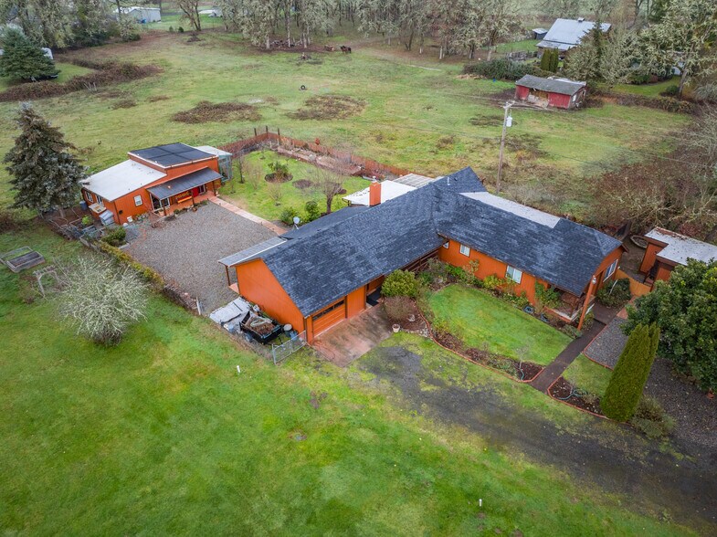 More Photos Of 909 Curry Rd, Roseburg Specialty For Sale