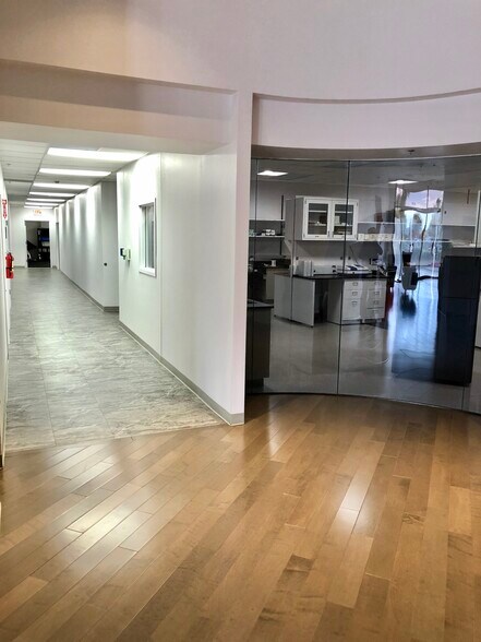 More Photos Of 10220 S 51st St, Phoenix Research And Development For Lease