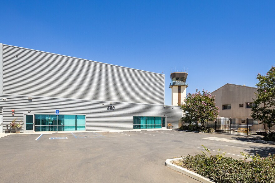 More Photos Of 800 Aviation Dr, Camarillo Airplane Hangar For Sale