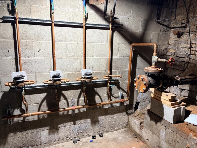 More Photos Of 110 Railroad St, Clyde Restaurant For Sale